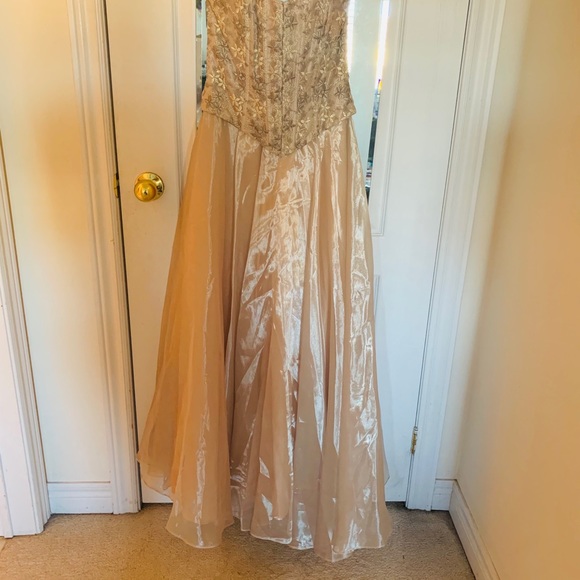 Dress - Picture 2 of 4